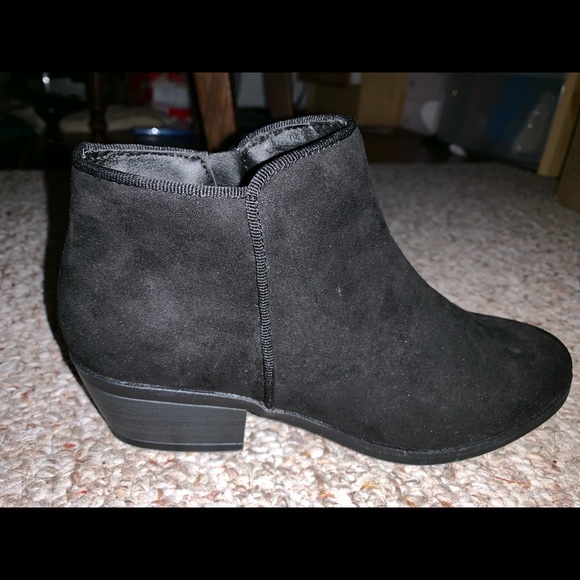 Size 7 black boots - Picture 1 of 3